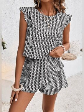 🌿✨ SHEIN Printed 2 - Piece Set • Size Medium